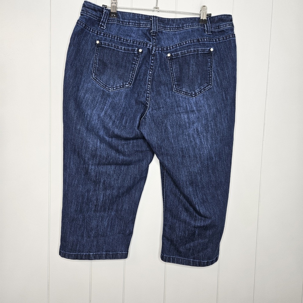 Christopher & Banks Women's Capris‎ Blue Jean Size 12 Petite - Picture 2 of 4